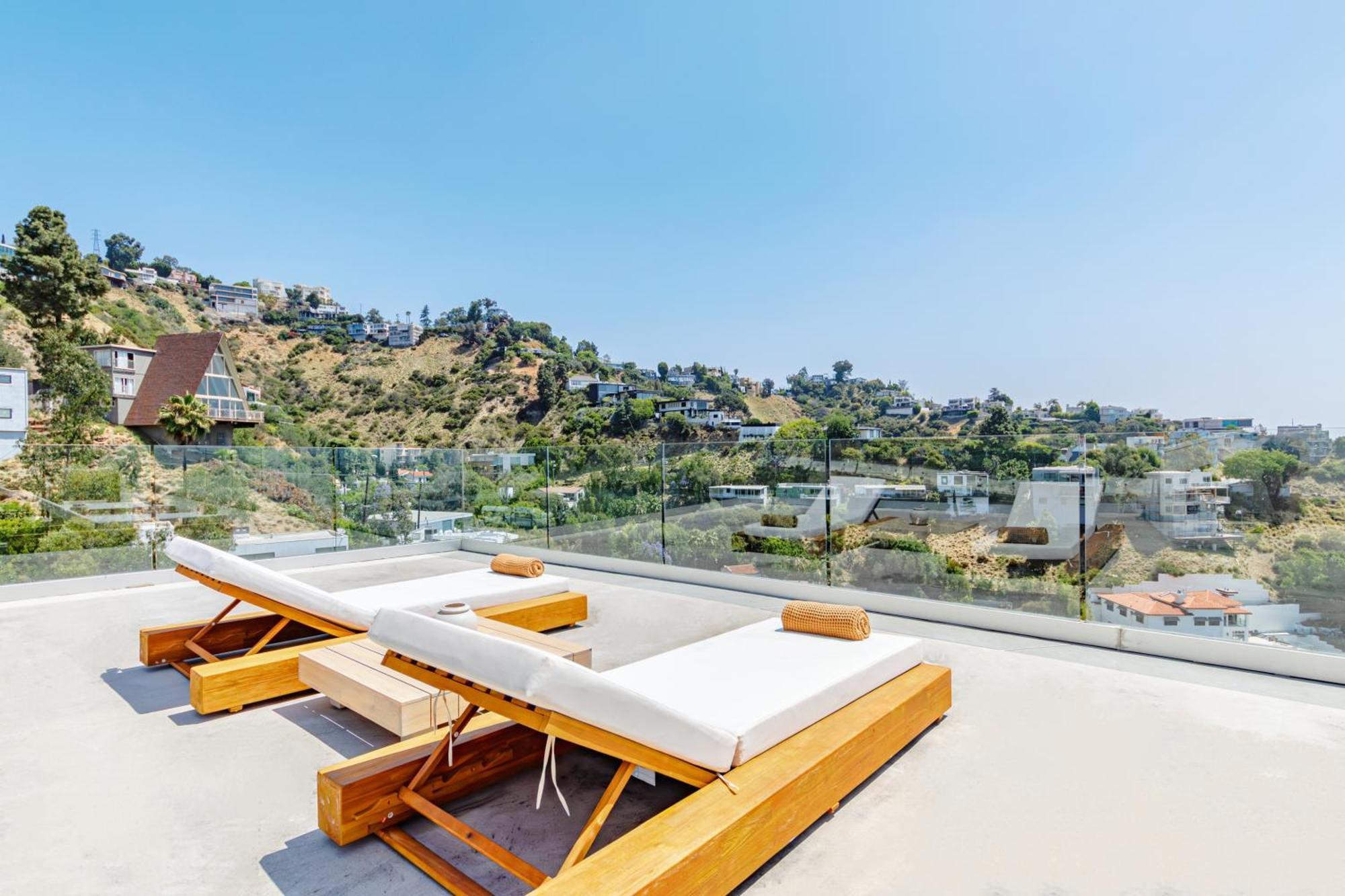 Villa Elevate La - House With Infinity Pool *